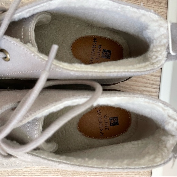 White Mountain Suede Booties Warm-Lined Lace-Up Boots - Groovy Size 9.5 - Picture 7 of 7